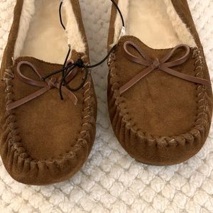 NEW w/o tags sheepskin outdoor slippers / moccasins